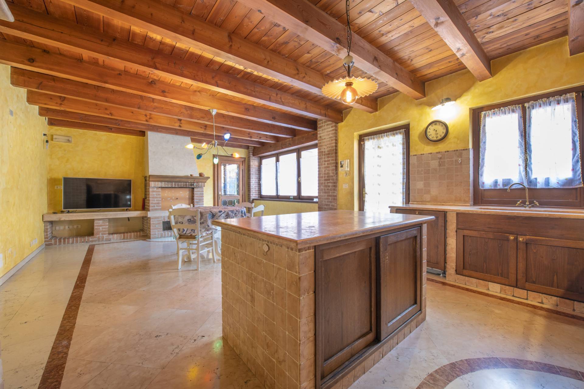 Casa indipendente in vendita a Villafranca di Verona