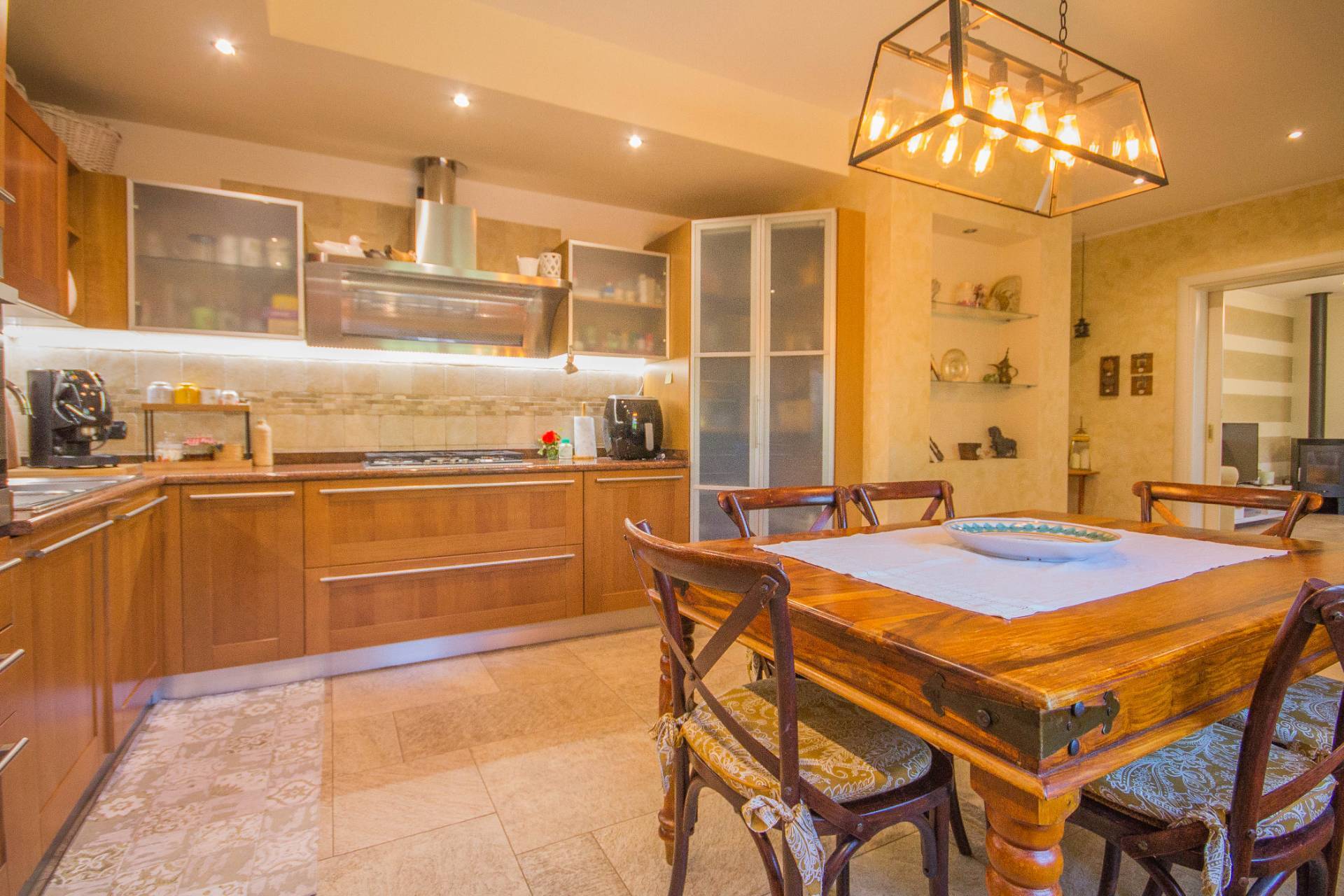 Casa indipendente in vendita a Castel d'Azzano, Beccacivetta