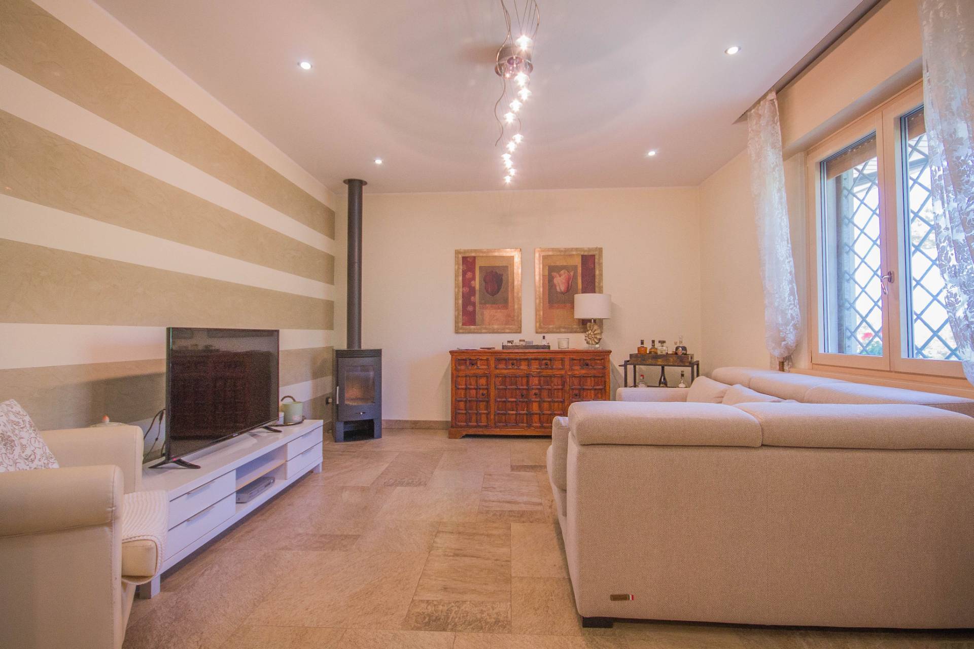Casa indipendente in vendita a Castel d'Azzano, Beccacivetta