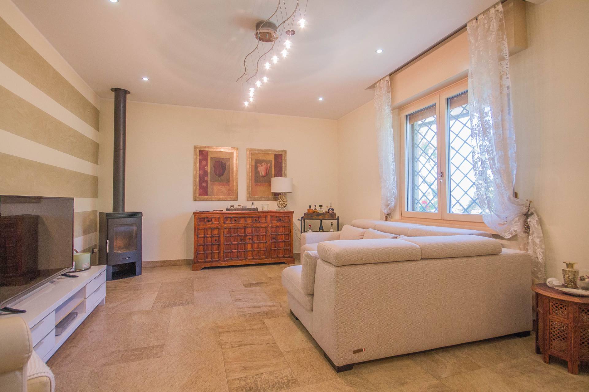 Casa indipendente in vendita a Castel d'Azzano, Beccacivetta