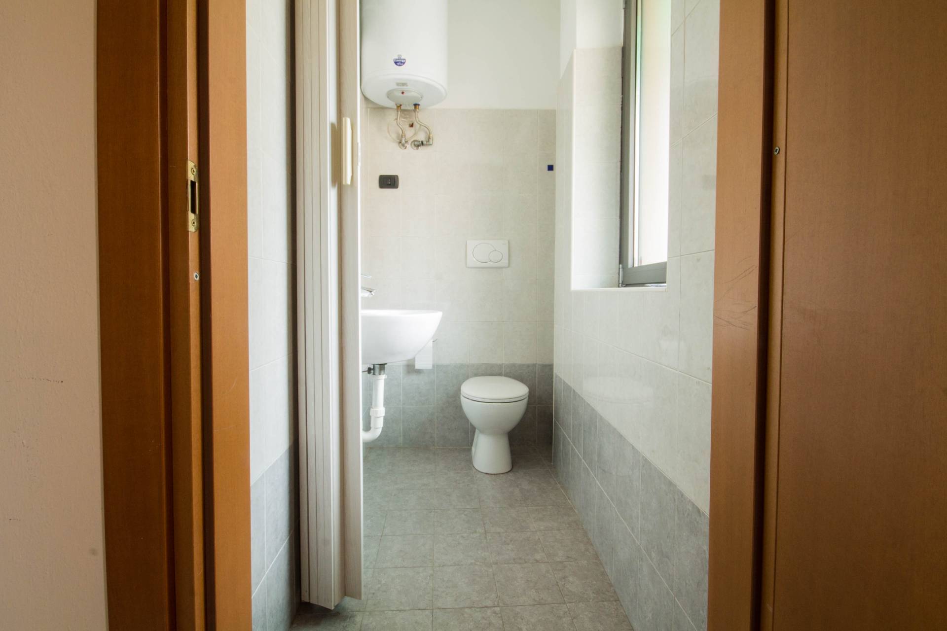 Negozio in affitto a Castel d'Azzano, Azzano