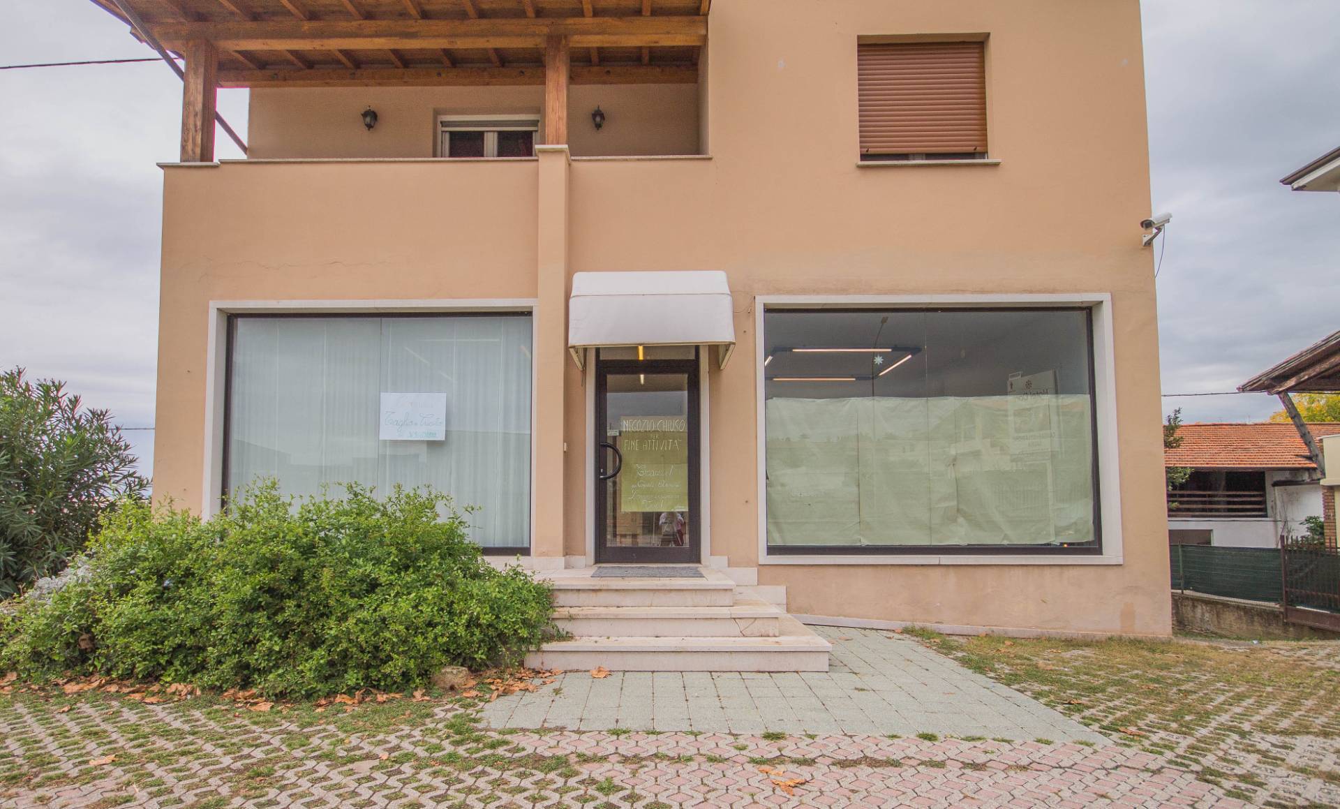 Negozio in vendita a Castelnuovo del Garda, Cavalcaselle