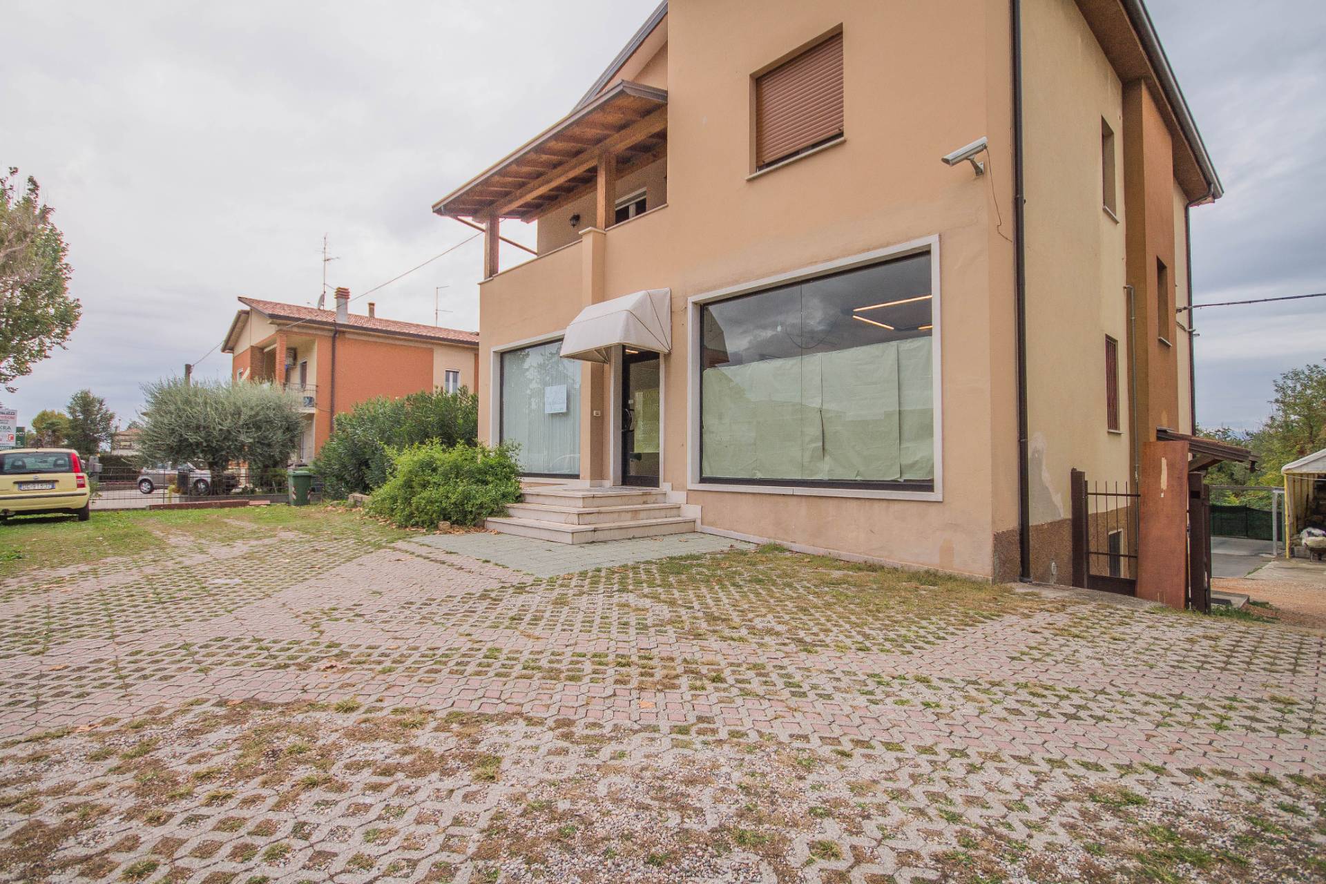 Negozio in vendita a Castelnuovo del Garda, Cavalcaselle