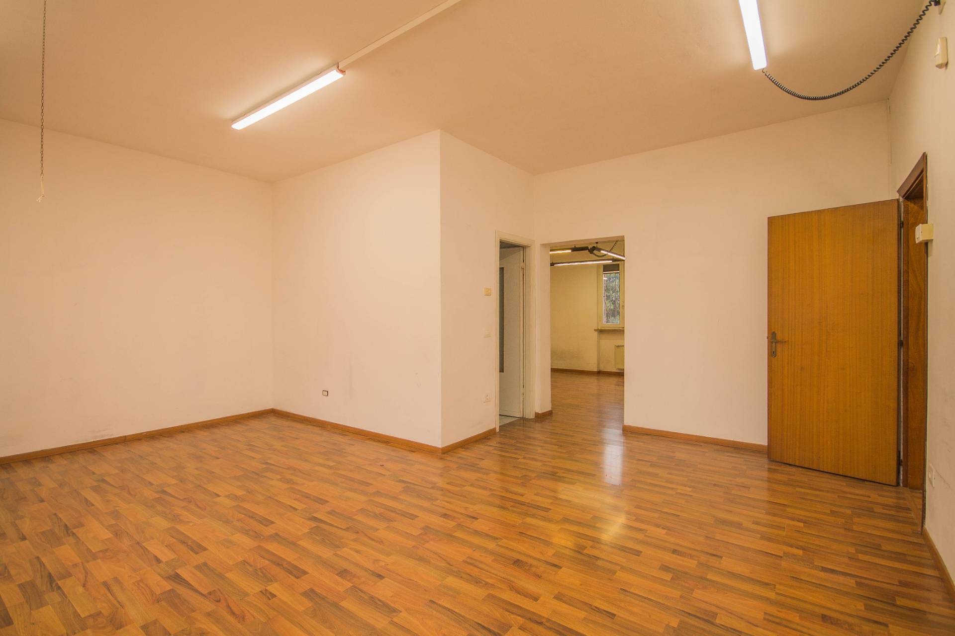 Negozio in vendita a Castelnuovo del Garda, Cavalcaselle