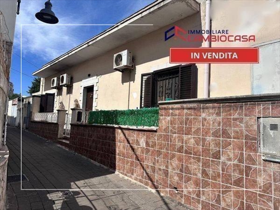 Casa indipendente ristrutturata in via falanto 72, Statte