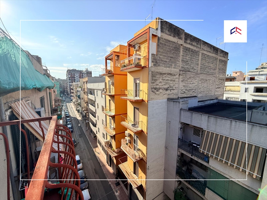 Quadrilocale da ristrutturare in via pola 11, Taranto