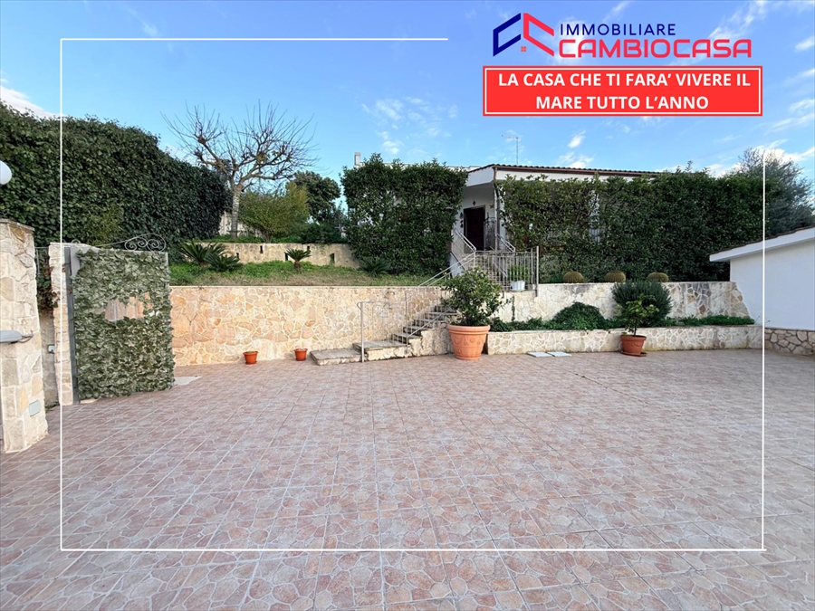 Villa con giardino in via saturo 407, Leporano