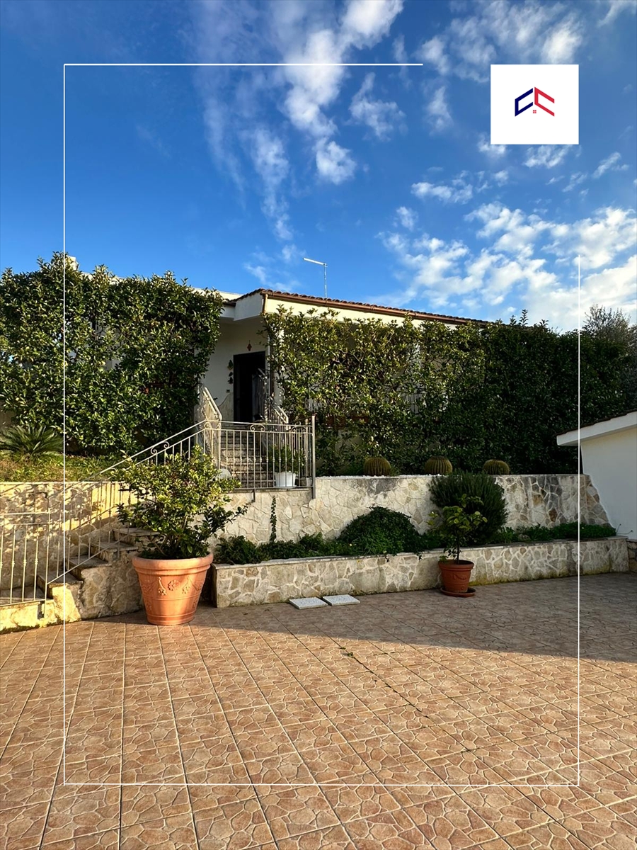 Villa con giardino in via saturo 407, Leporano