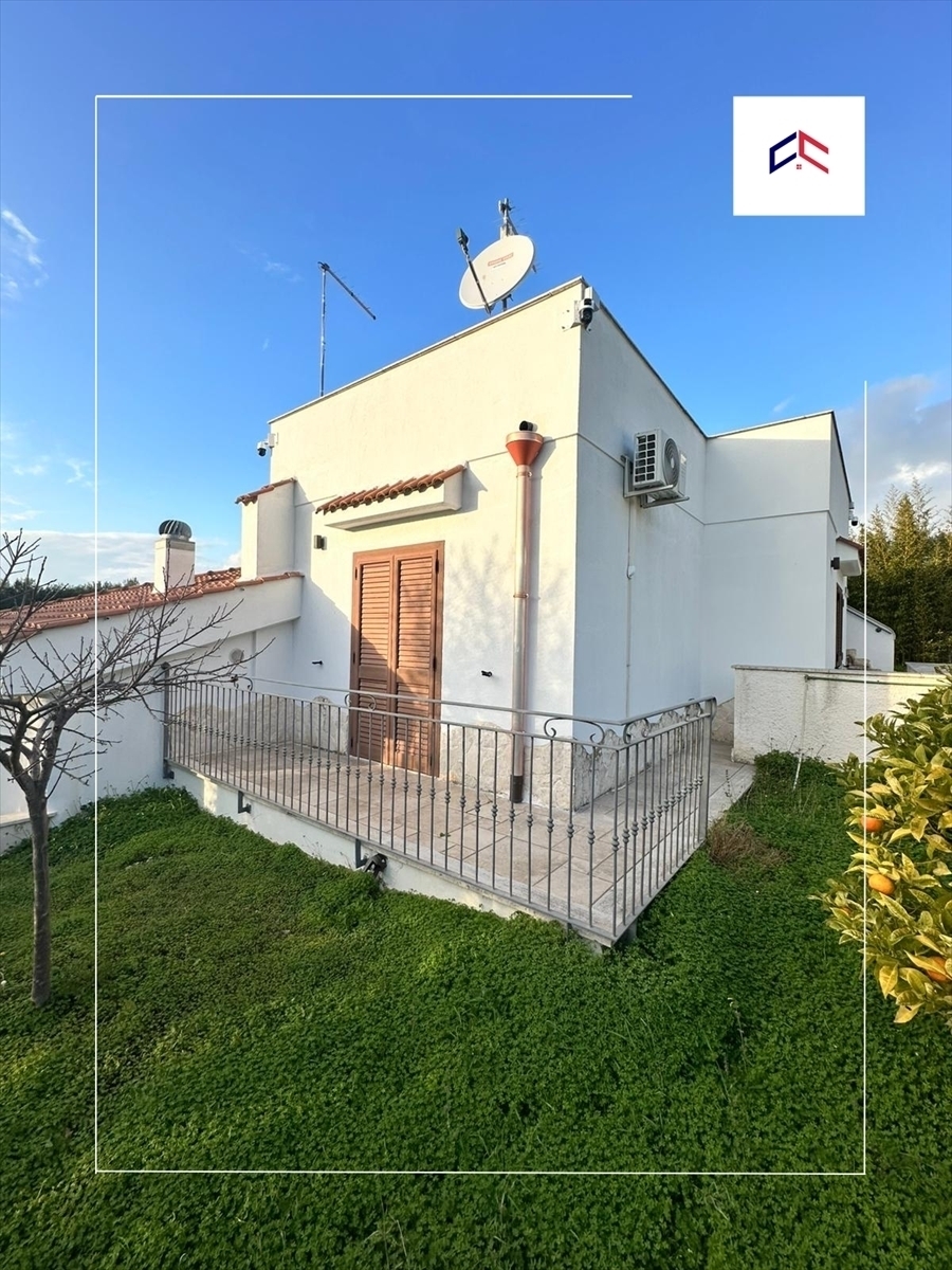 Villa con giardino in via saturo 407, Leporano