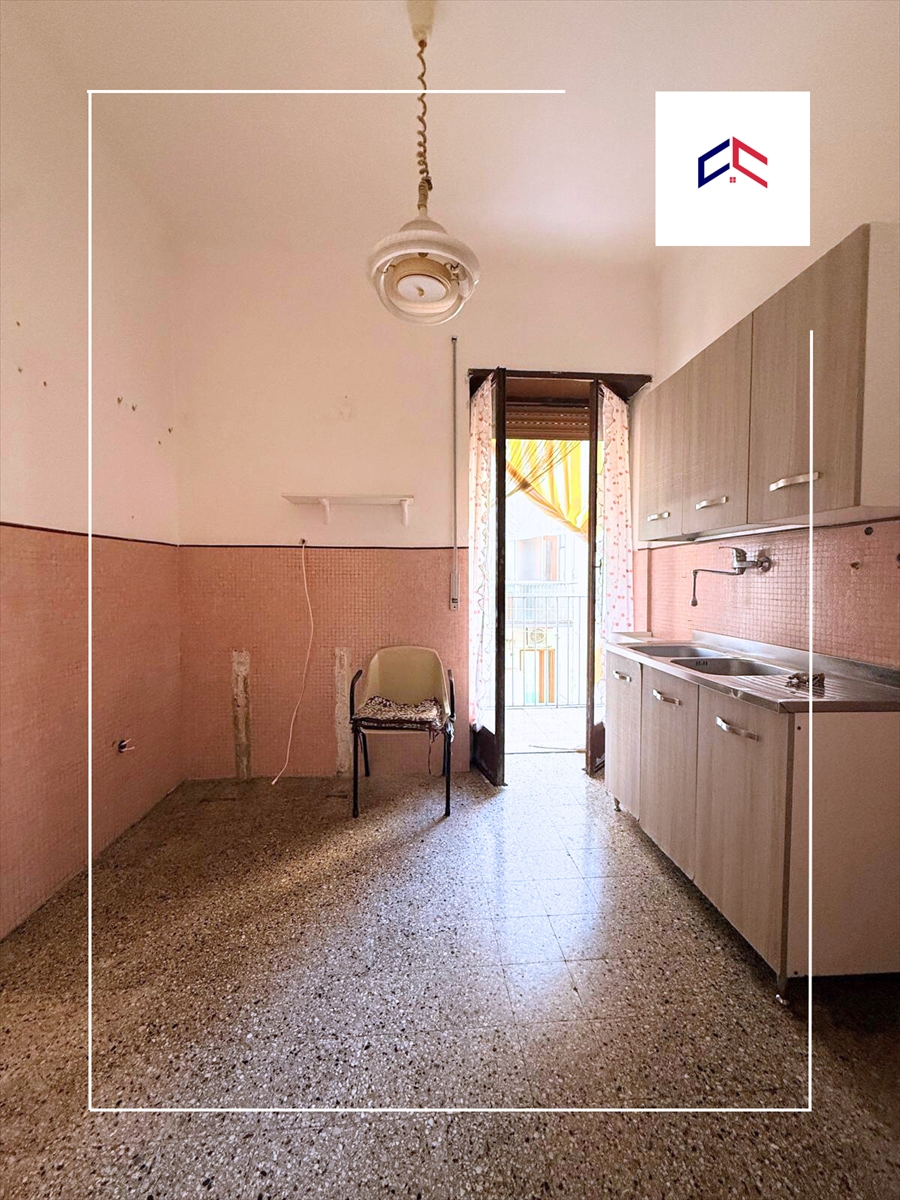 Bilocale da ristrutturare in via la spezia 6, Taranto