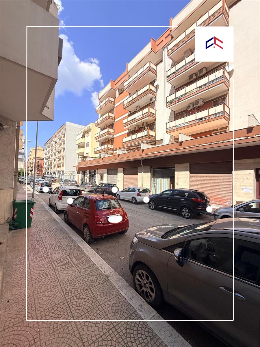 Magazzino in vendita in via elio 45, Taranto
