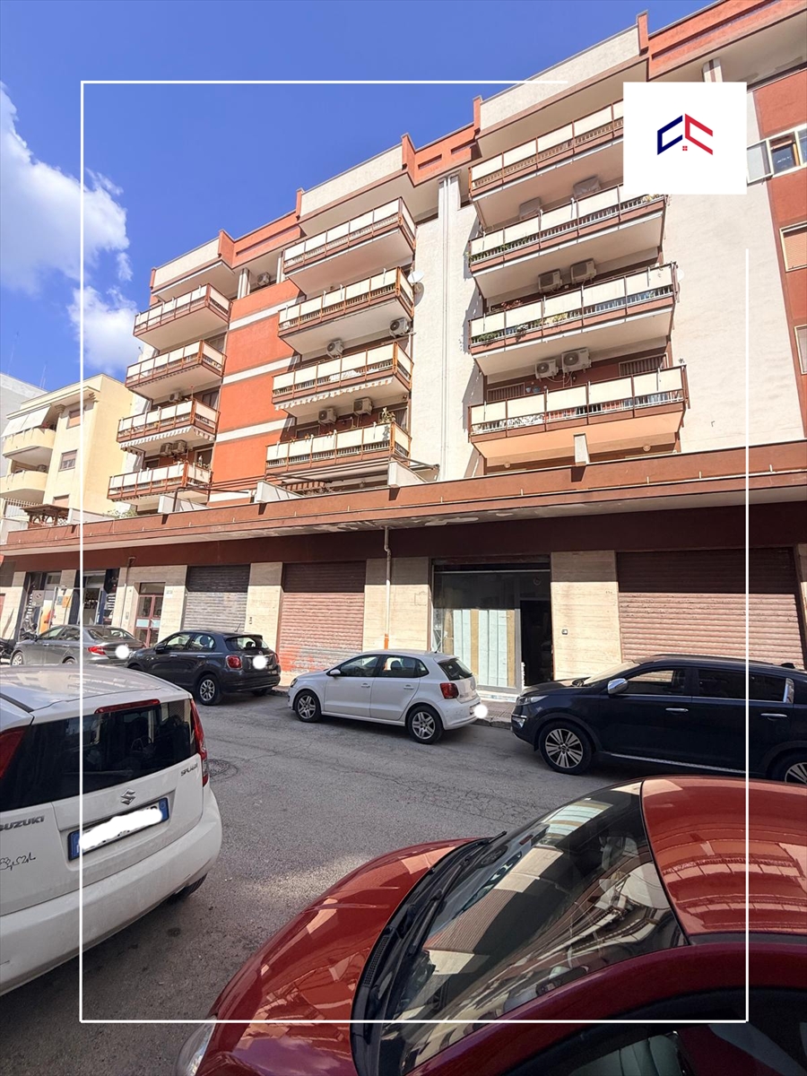 Magazzino in vendita in via elio 45, Taranto