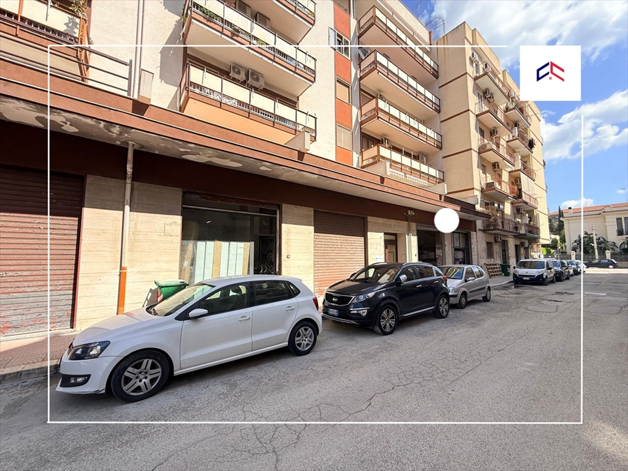 Magazzino in vendita in via elio 45, Taranto