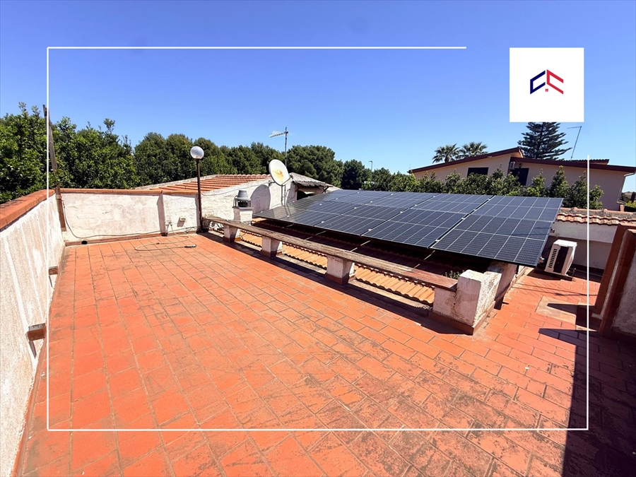 Villa con giardino in via delfini 13, Taranto
