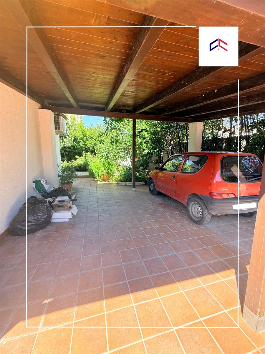 Villa con giardino in via delfini 13, Taranto