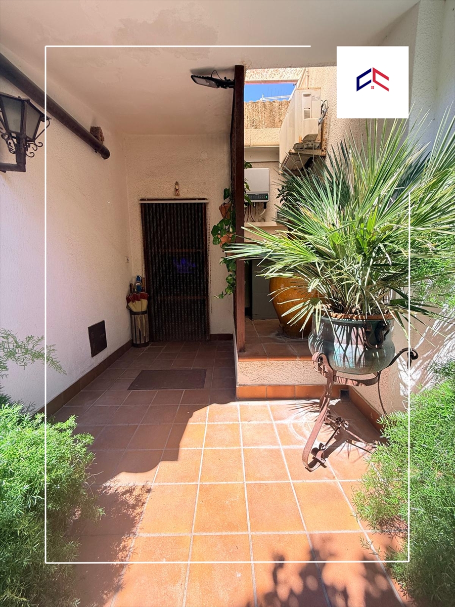 Villa con giardino in via delfini 13, Taranto
