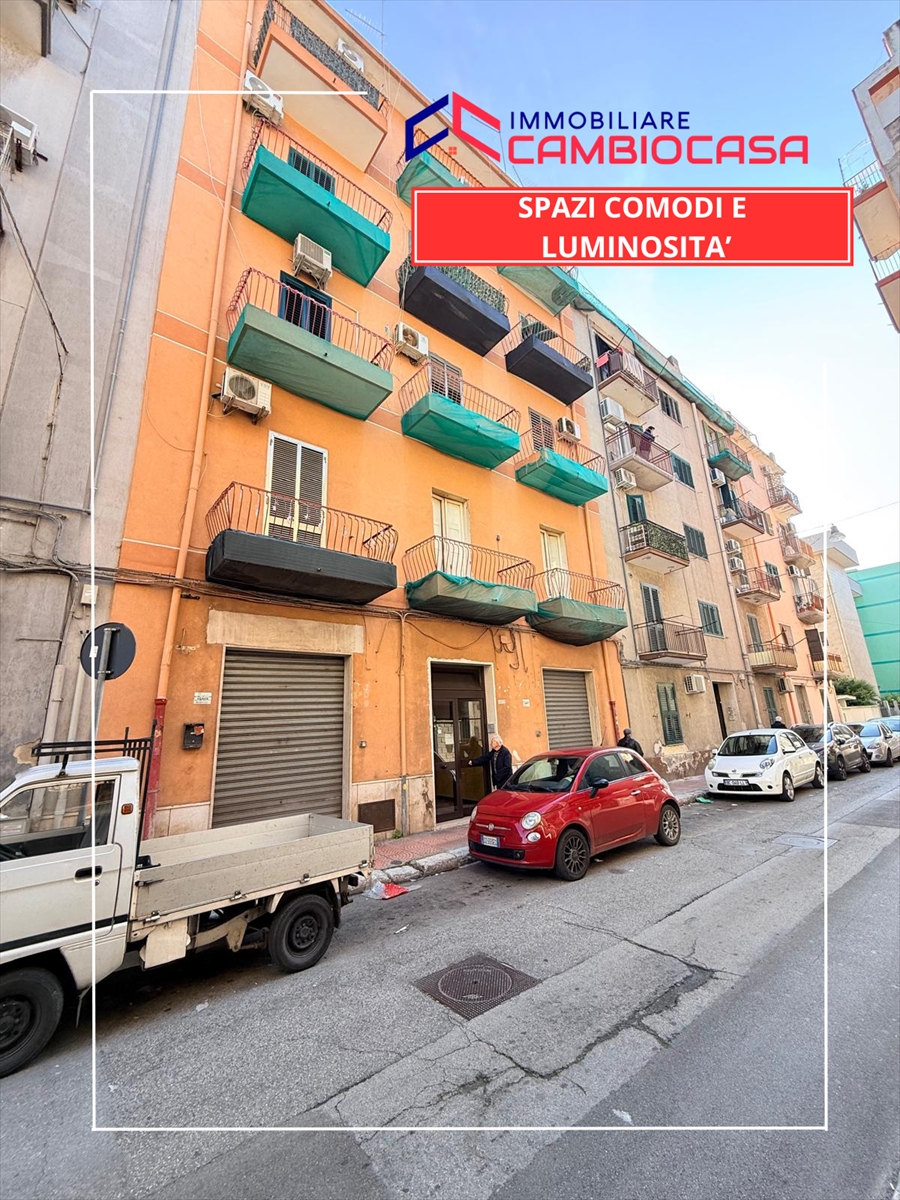 Quadrilocale da ristrutturare in via pola 11, Taranto