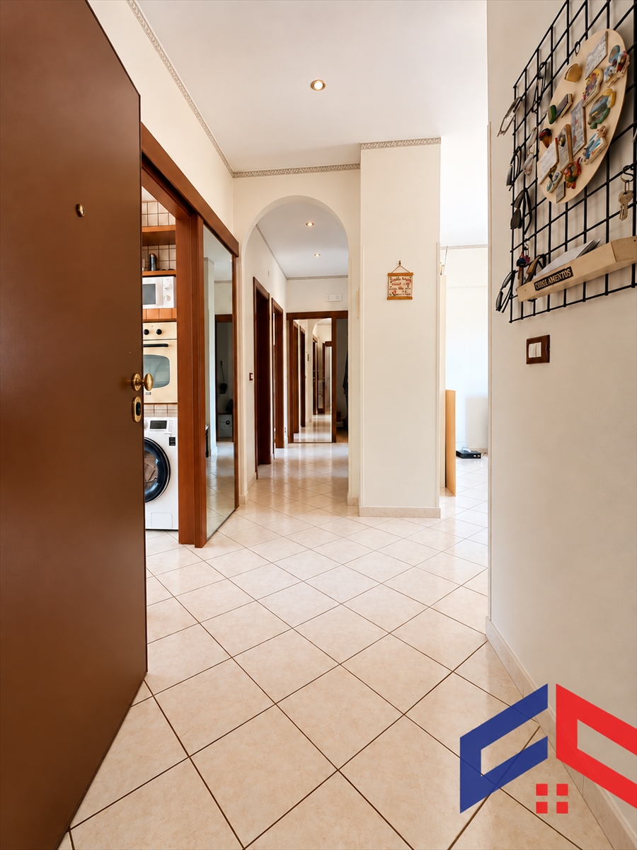 Trilocale con box in via mar grande 17, Taranto