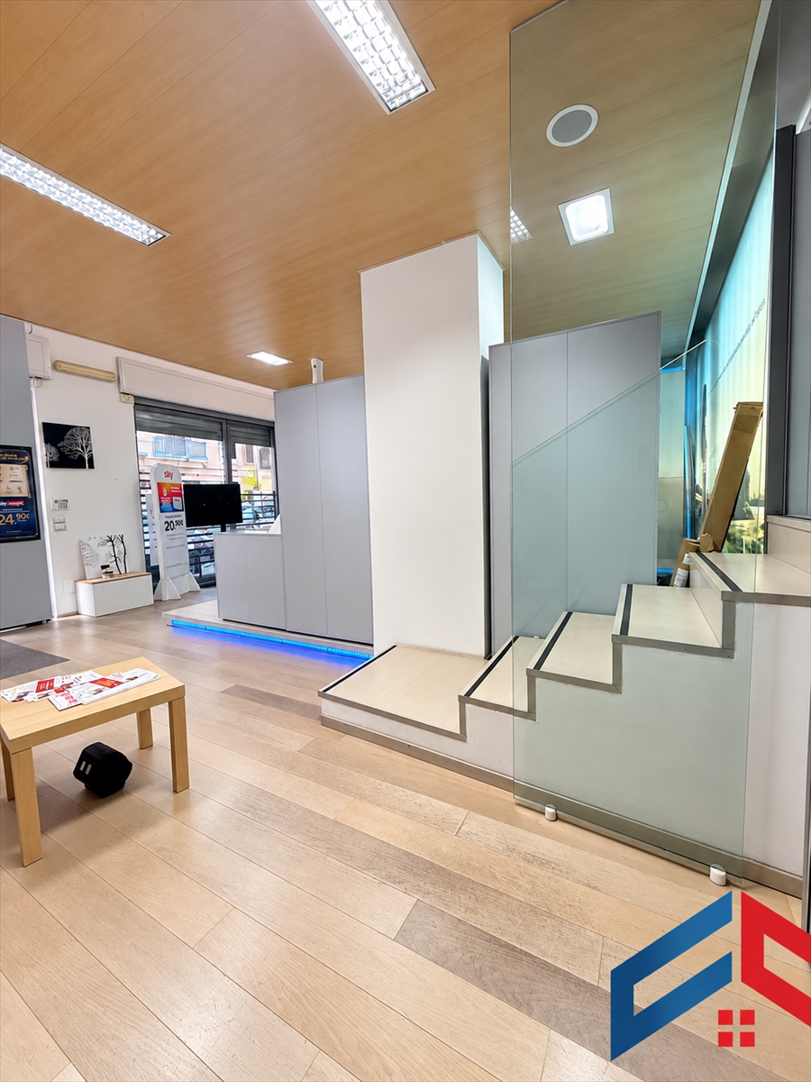 Locale commerciale ristrutturata in via acclavio 119, Taranto