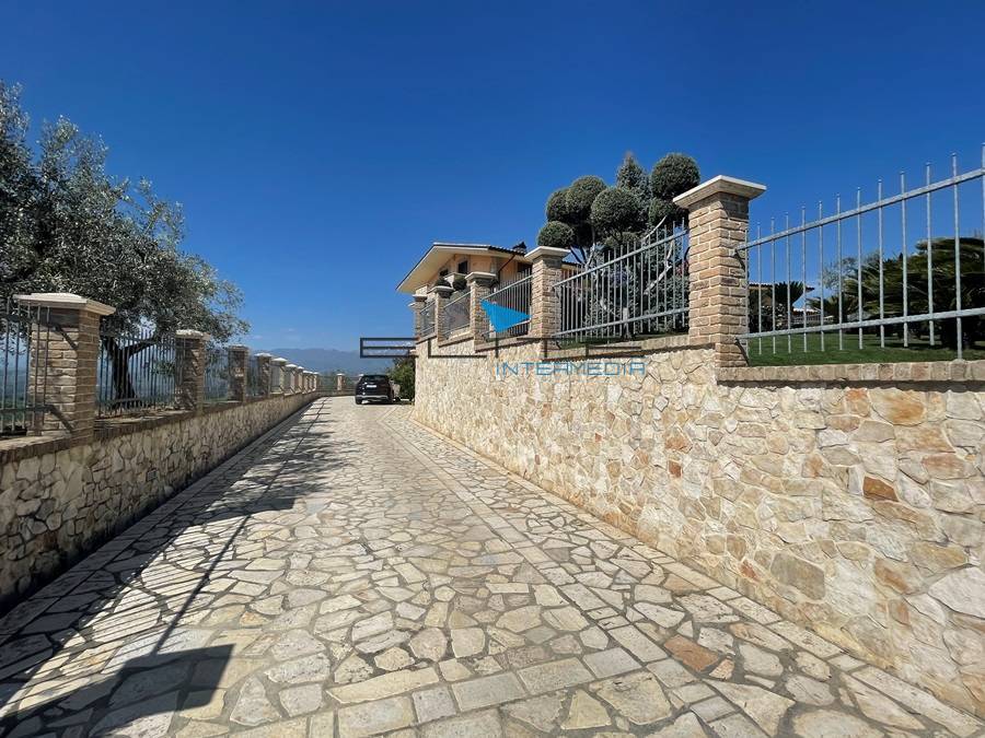 Villa in vendita a Citt Sant'Angelo