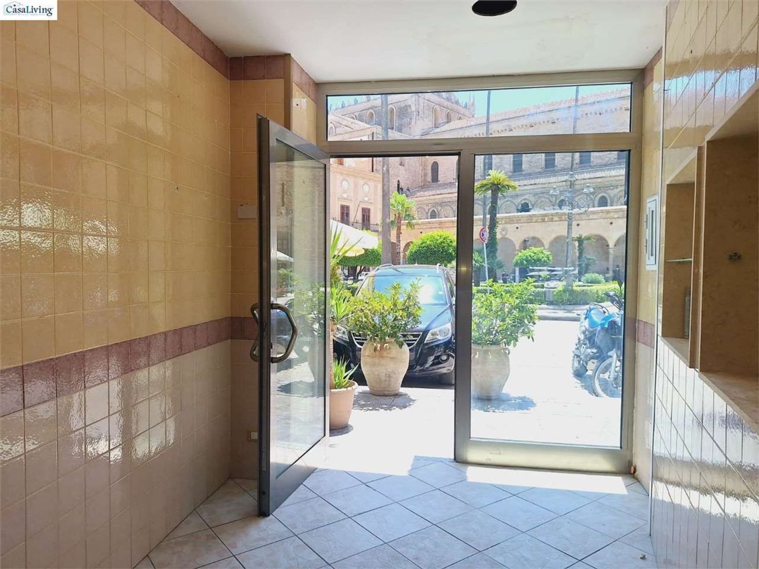 Locale commerciale in affitto in piazza vittorio emanuele 21, Monreale