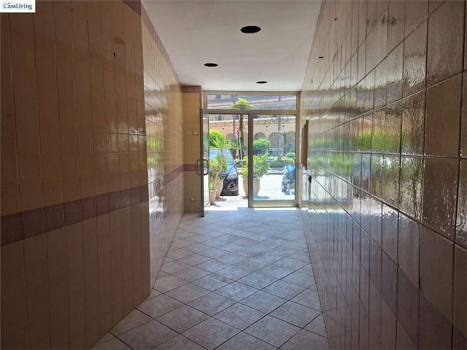 Locale commerciale in affitto in piazza vittorio emanuele 21, Monreale