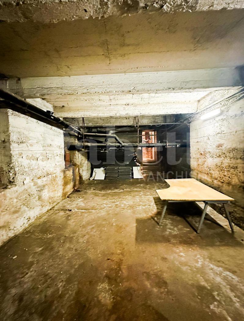 Magazzino in vendita a Milano