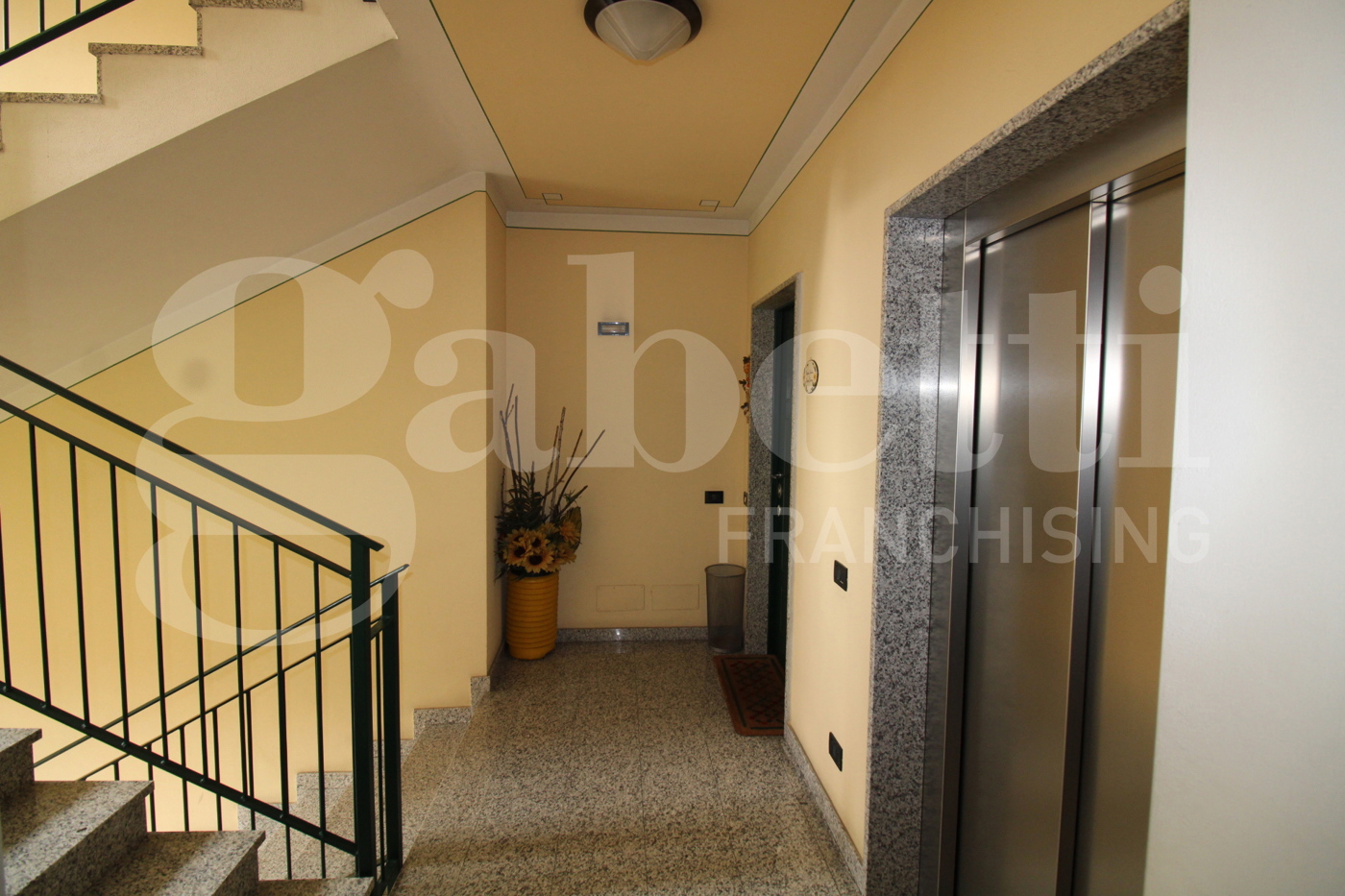 Monolocale arredato in affitto a Milano