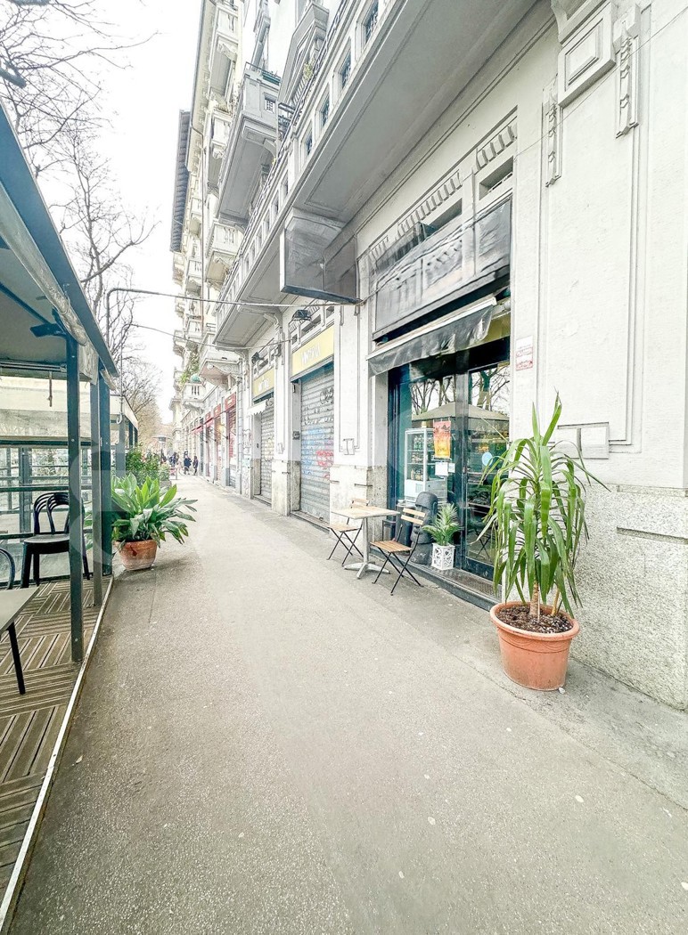 Attivit� commerciale Bar e tabacchi in vendita a Milano