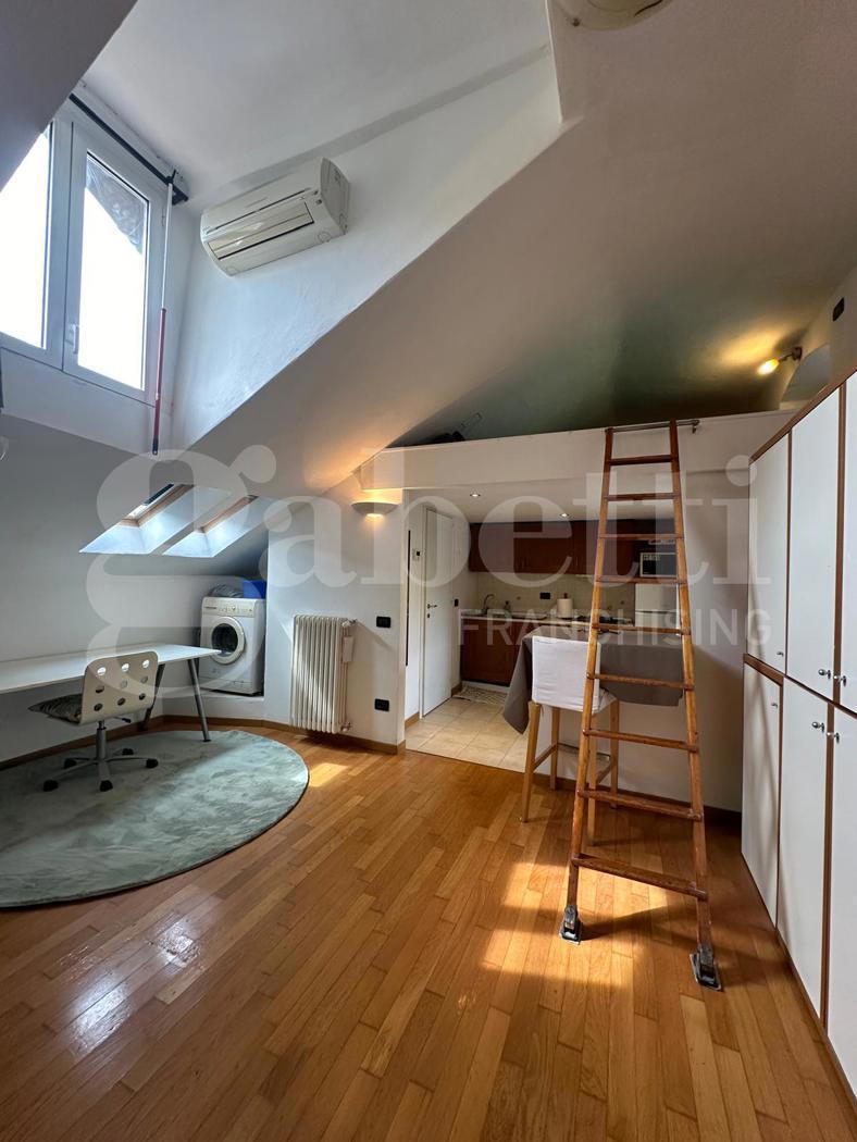 Monolocale arredato in affitto a Milano