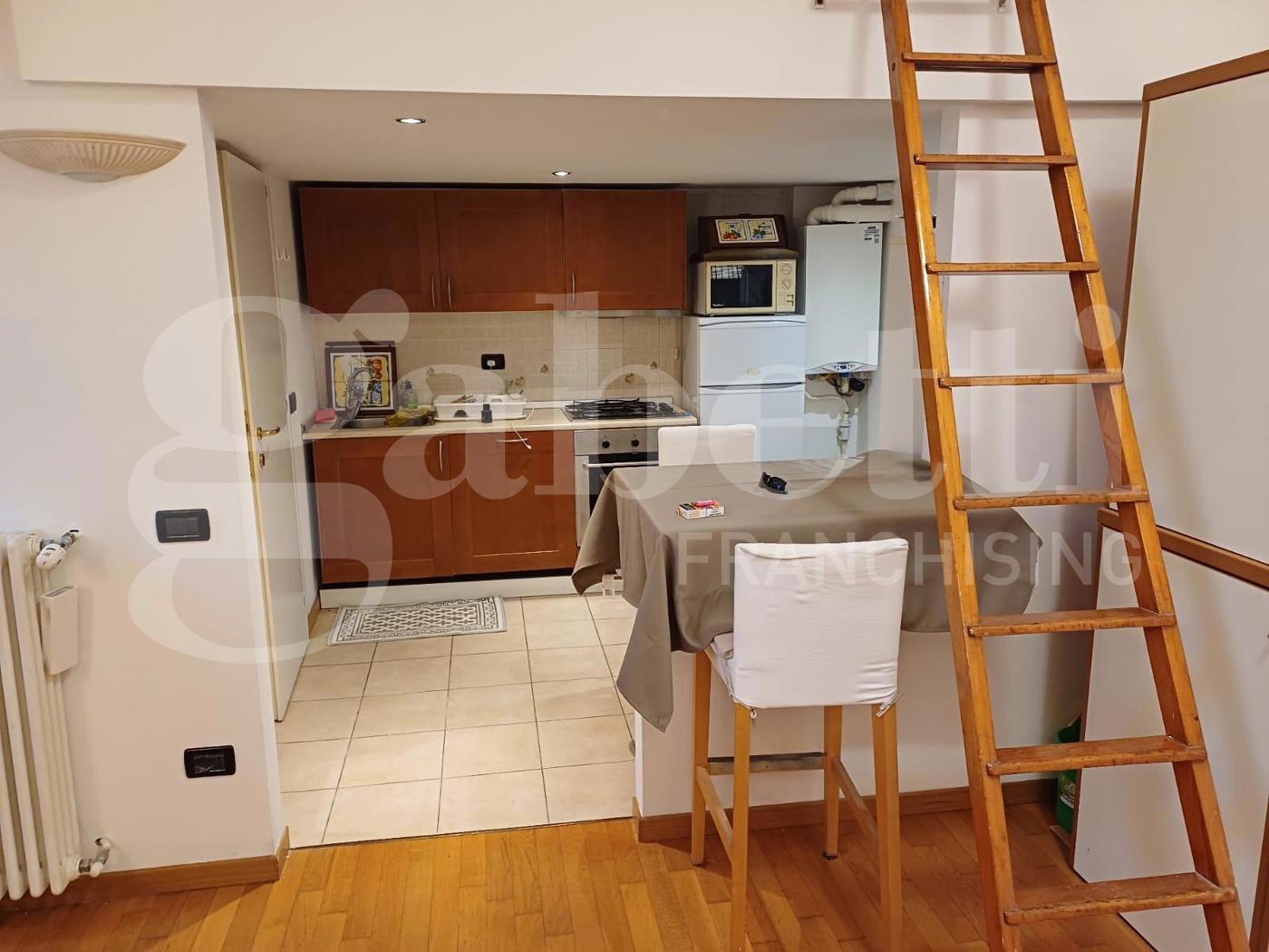 Monolocale arredato in affitto a Milano