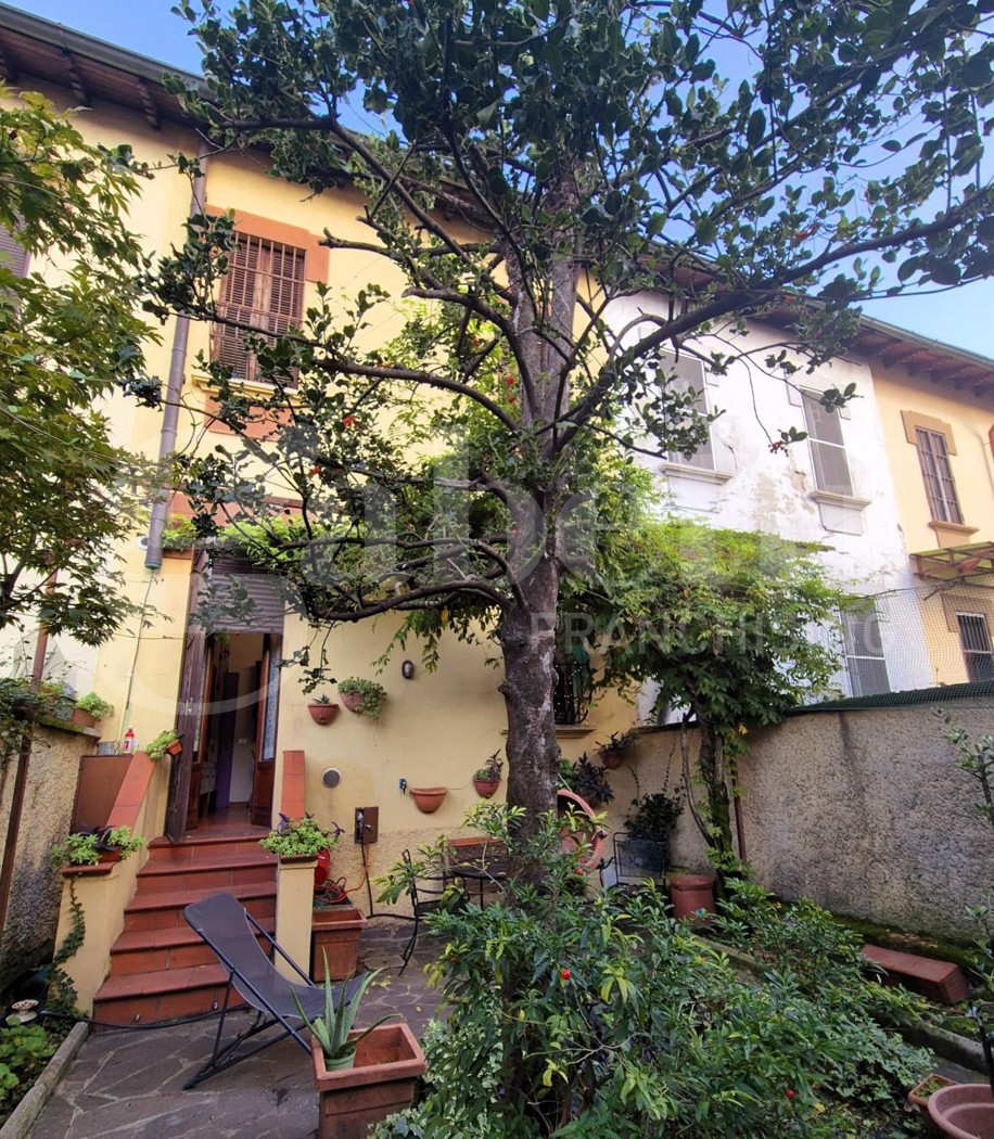 Casa indipendente con giardino a Milano