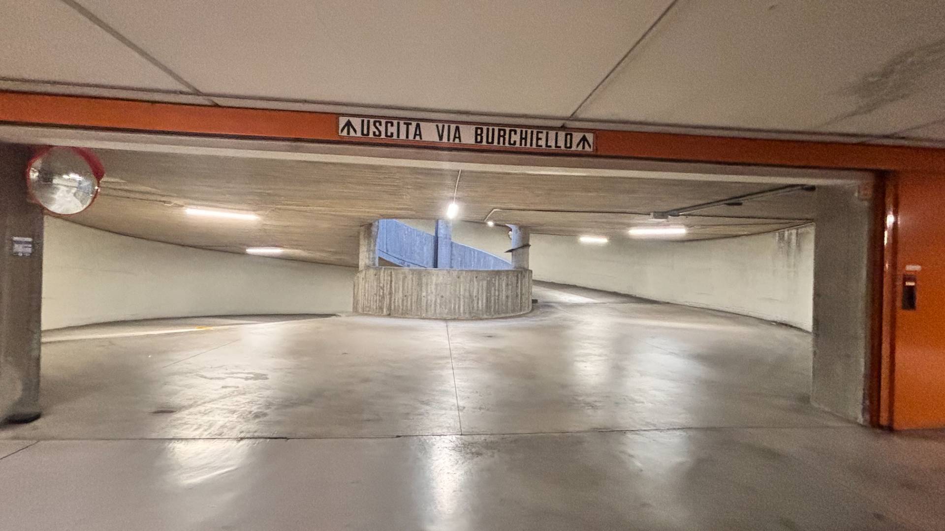 Box o garage in affitto a Milano, Vercelli