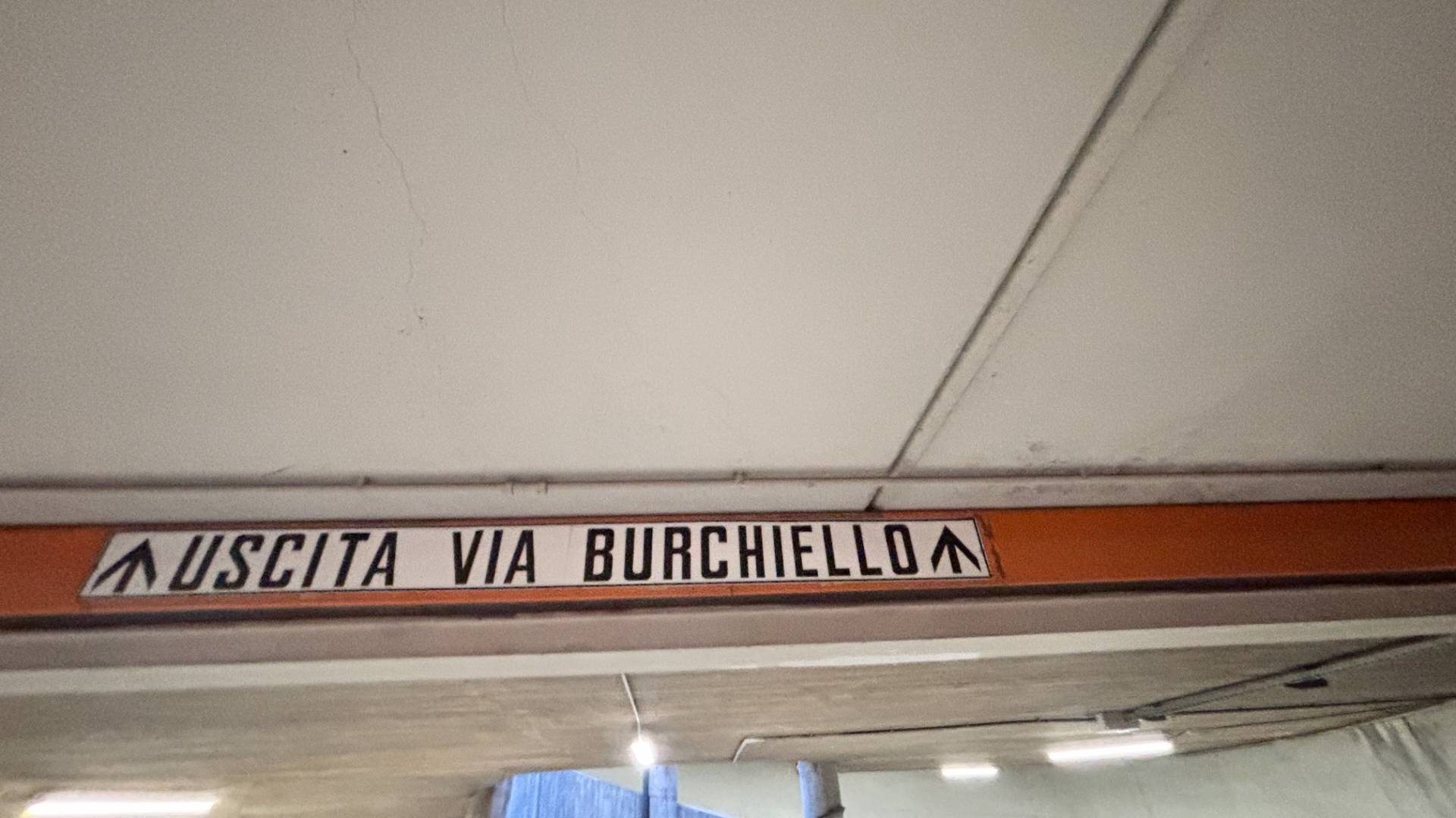 Box o garage in affitto a Milano, Vercelli