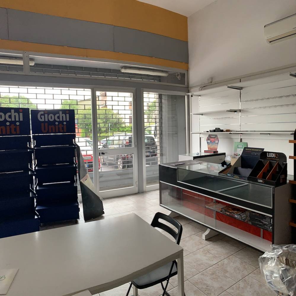 negozio in affitto a Milano, Certosa