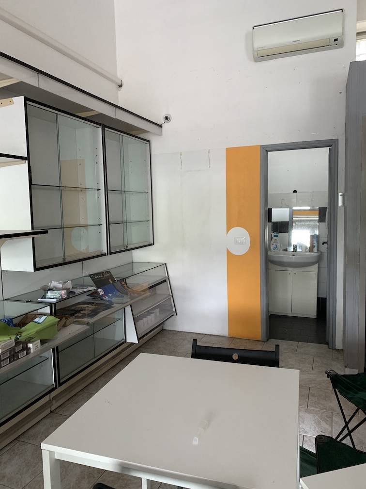 negozio in affitto a Milano, Certosa