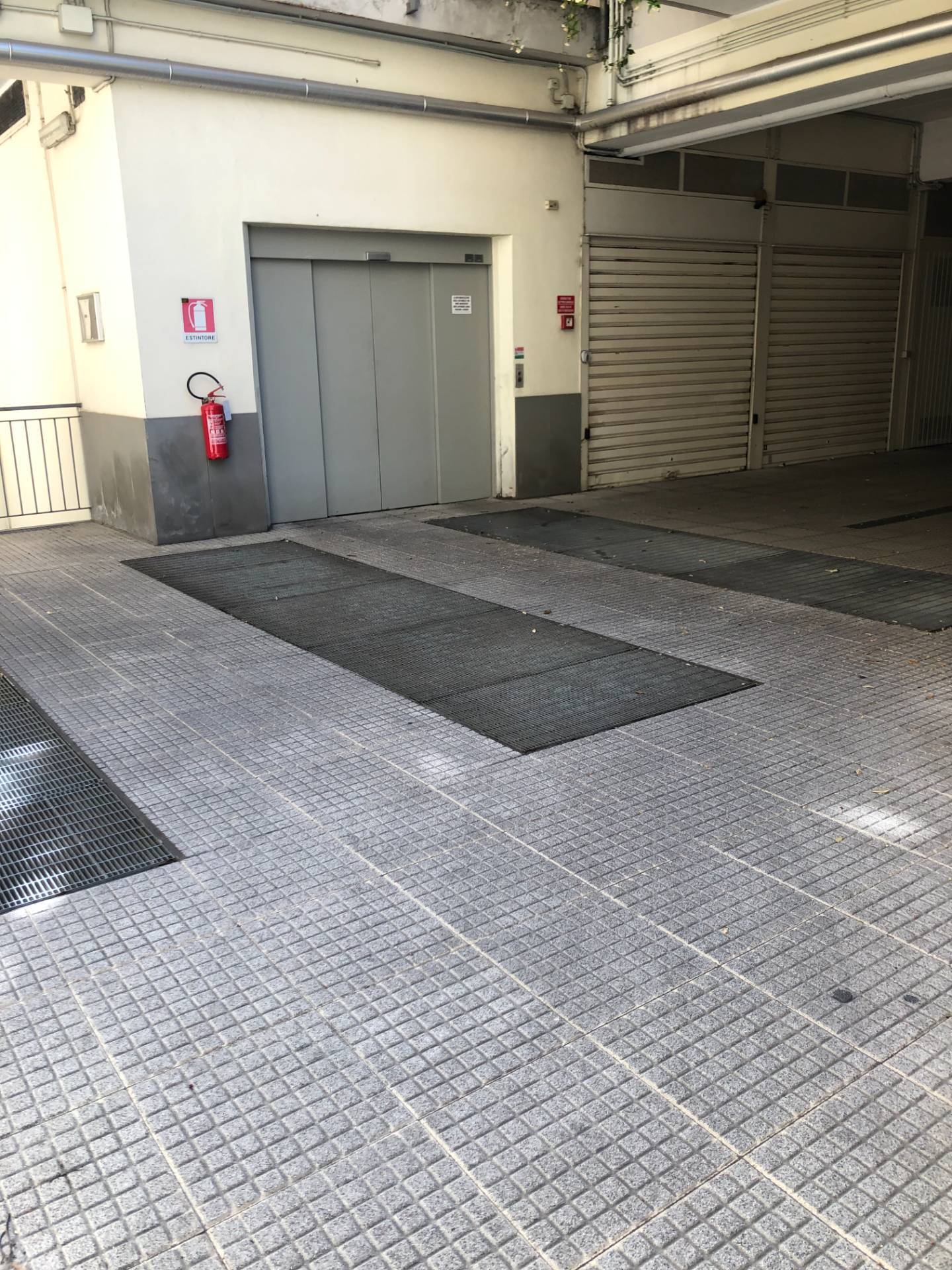 Box o garage in affitto a Milano, Sempione