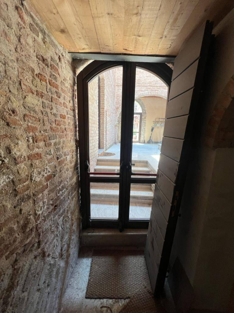 Locale commerciale in affitto a Fabriano, CENTRO STORICO