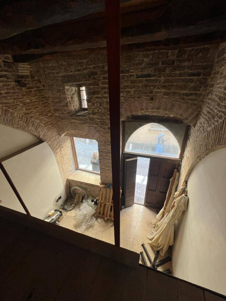 Locale commerciale in affitto a Fabriano, CENTRO STORICO