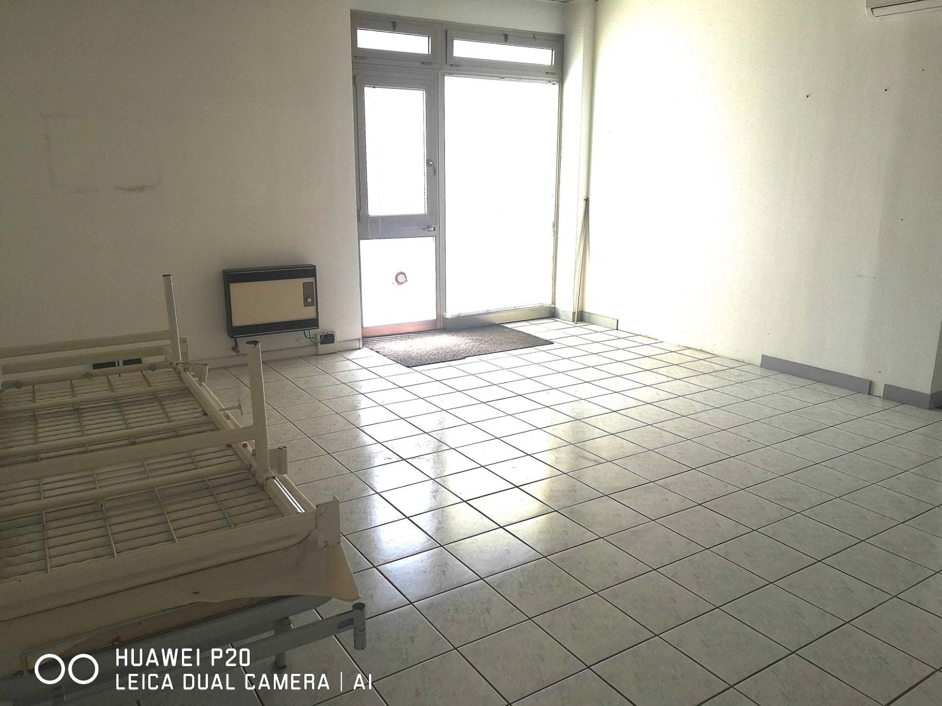 Locale commerciale in affitto a Fabriano, GIARDINI