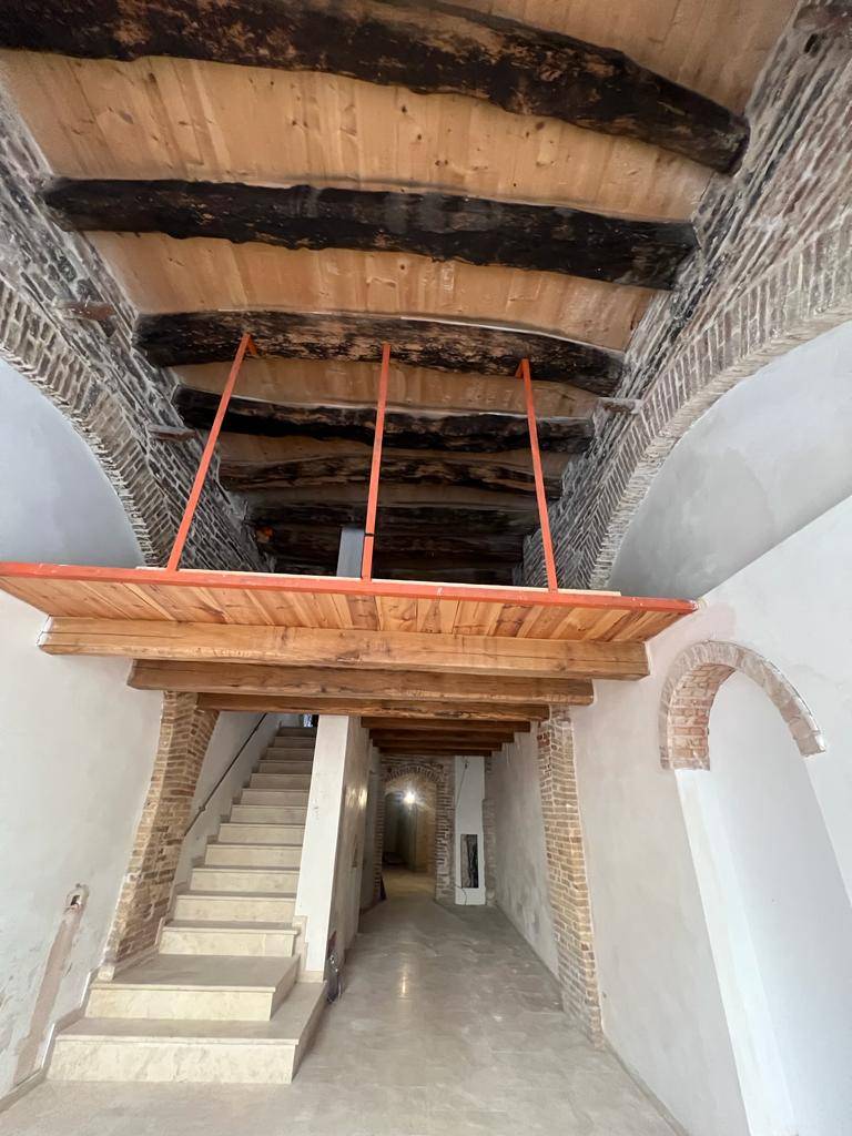 Locale commerciale in affitto a Fabriano, CENTRO STORICO