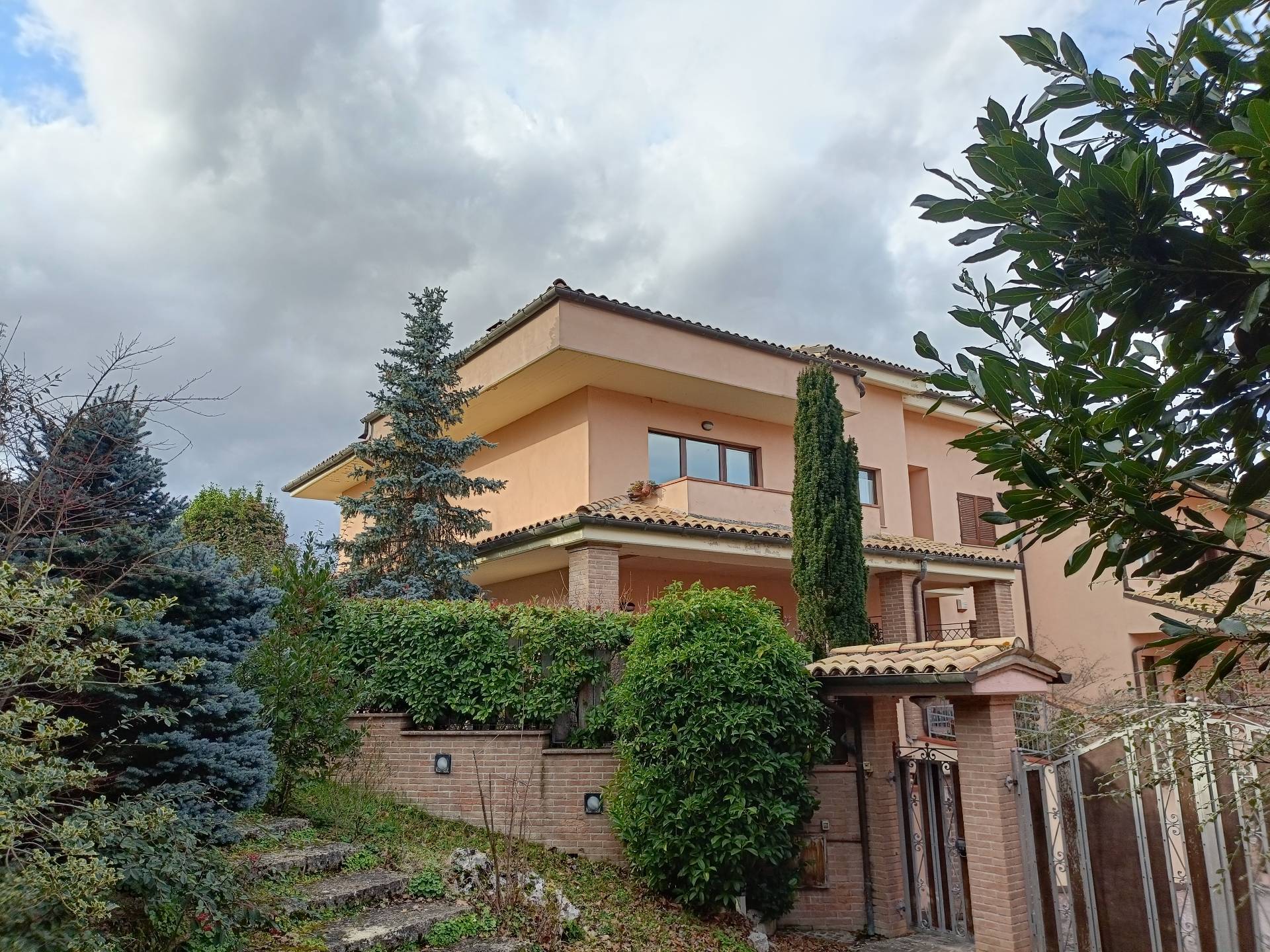 appartamento con ingresso indipendente in vendita a Fabriano, BROSCIANO