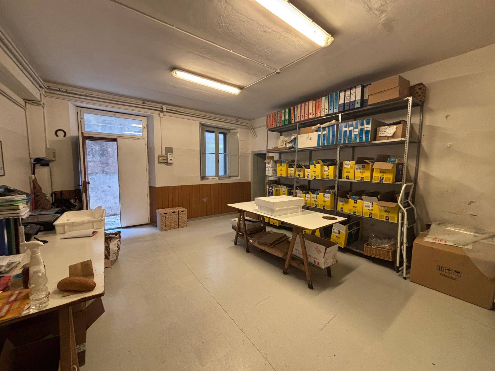 Locale commerciale in affitto a Fabriano, PIANO