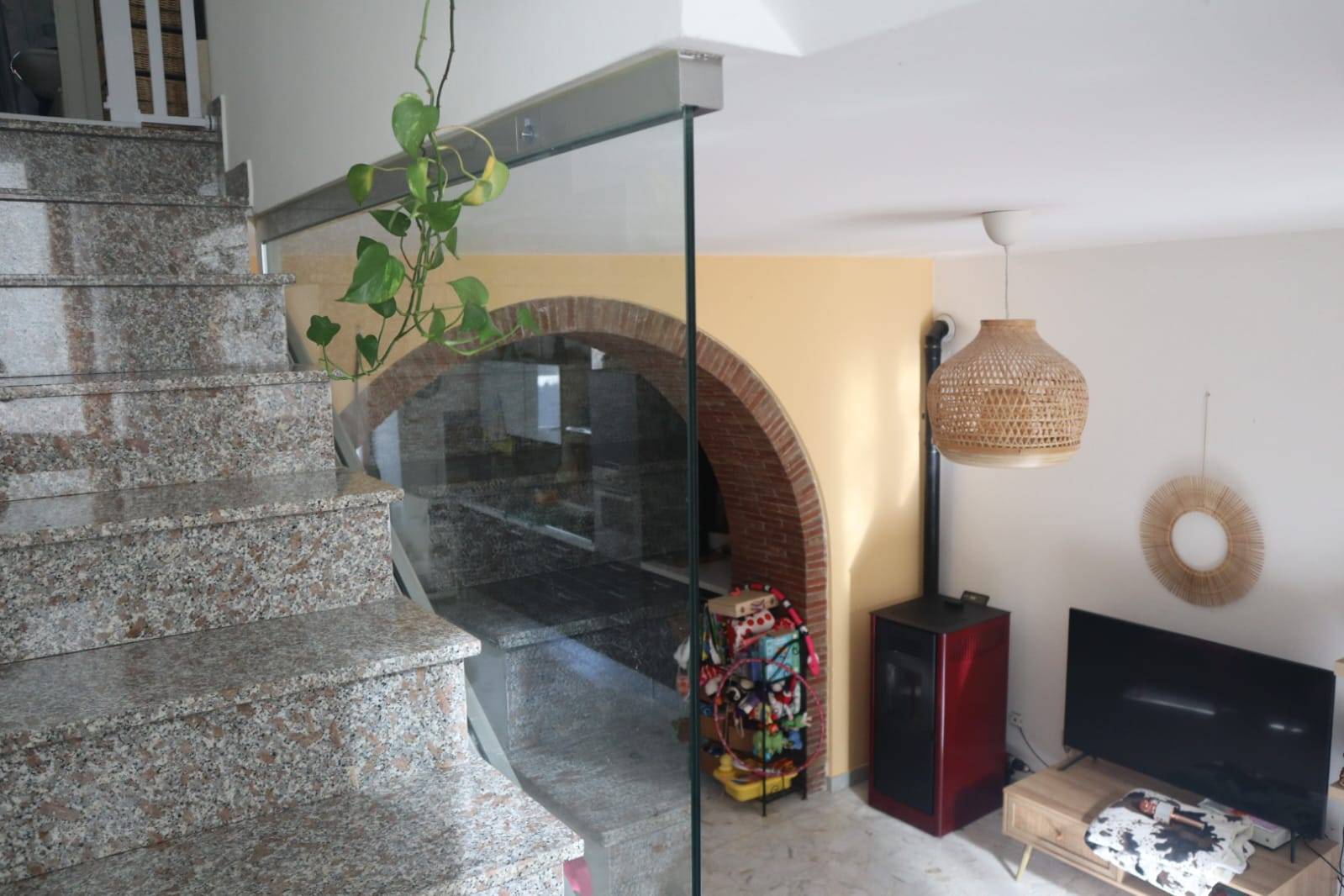 appartamento con ingresso indipendente in vendita a Fabriano, FRAZ.SERRADICA