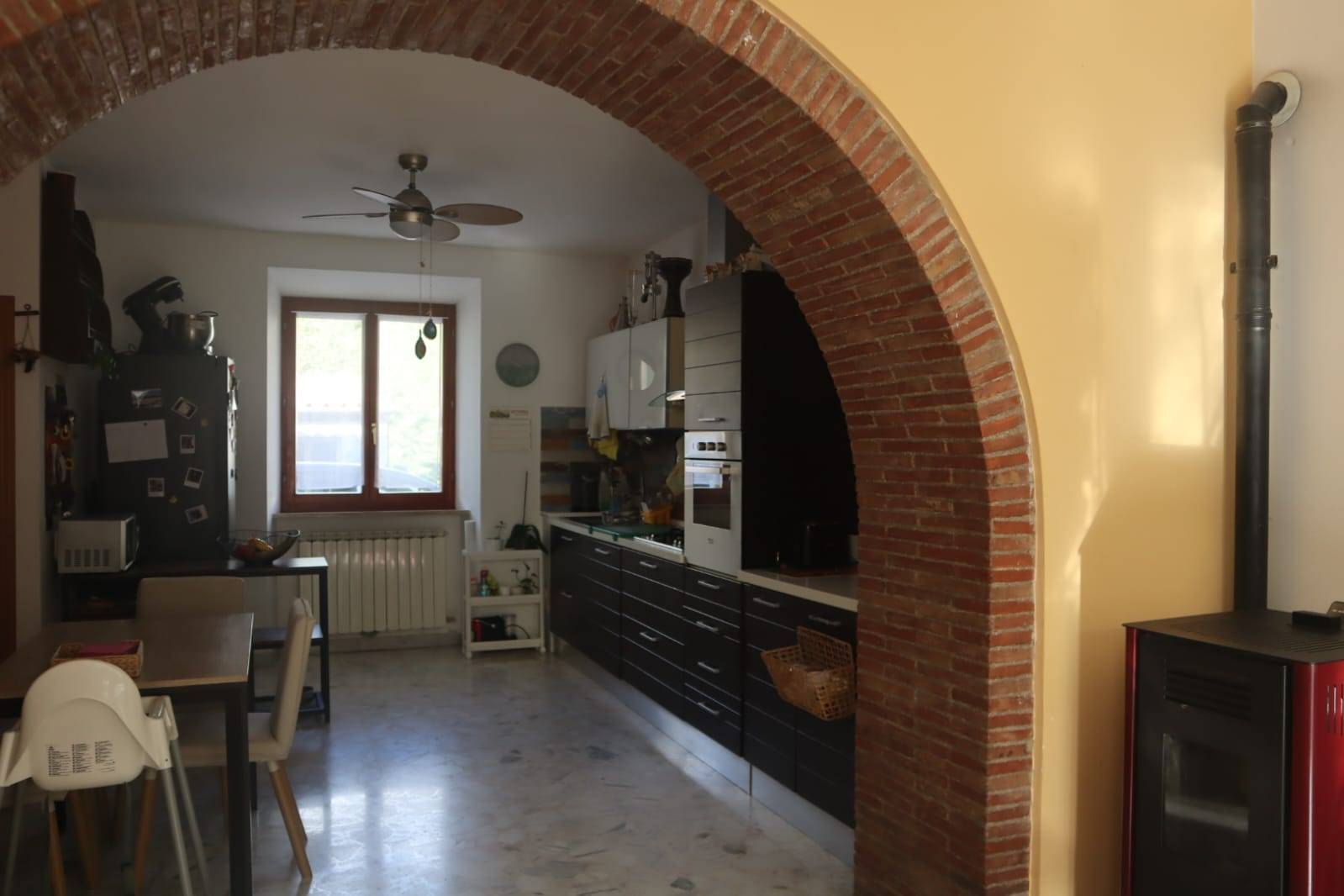 appartamento con ingresso indipendente in vendita a Fabriano, FRAZ.SERRADICA