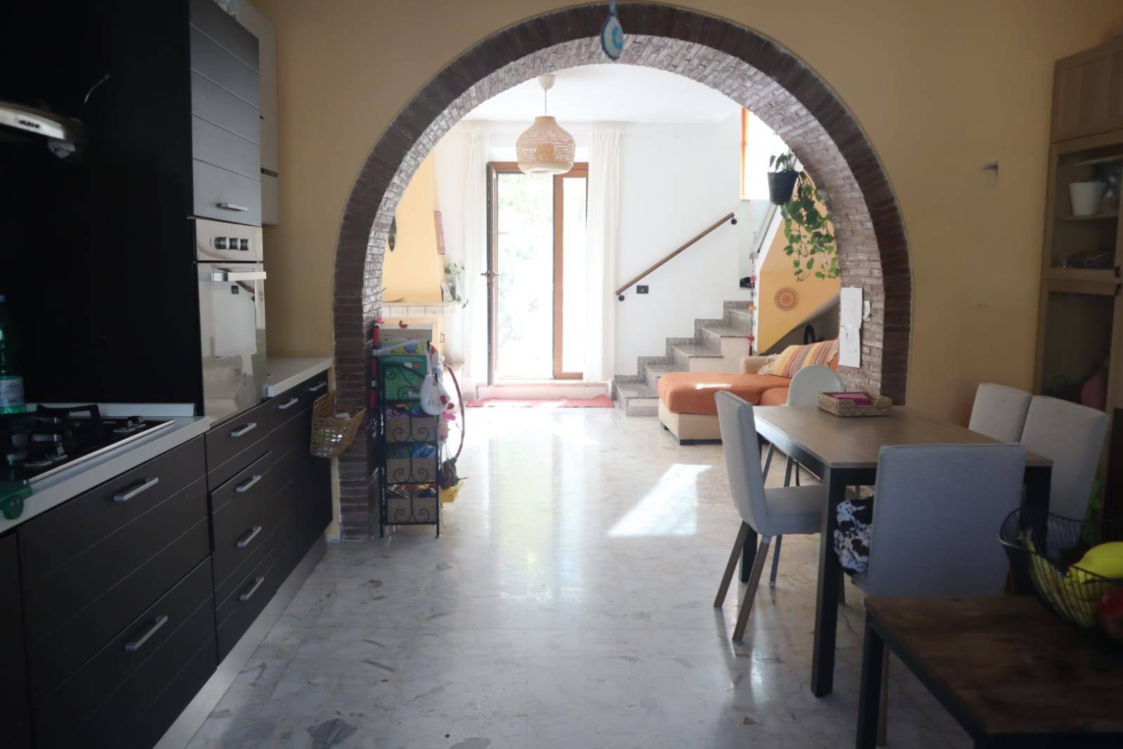 appartamento con ingresso indipendente in vendita a Fabriano, FRAZ.SERRADICA