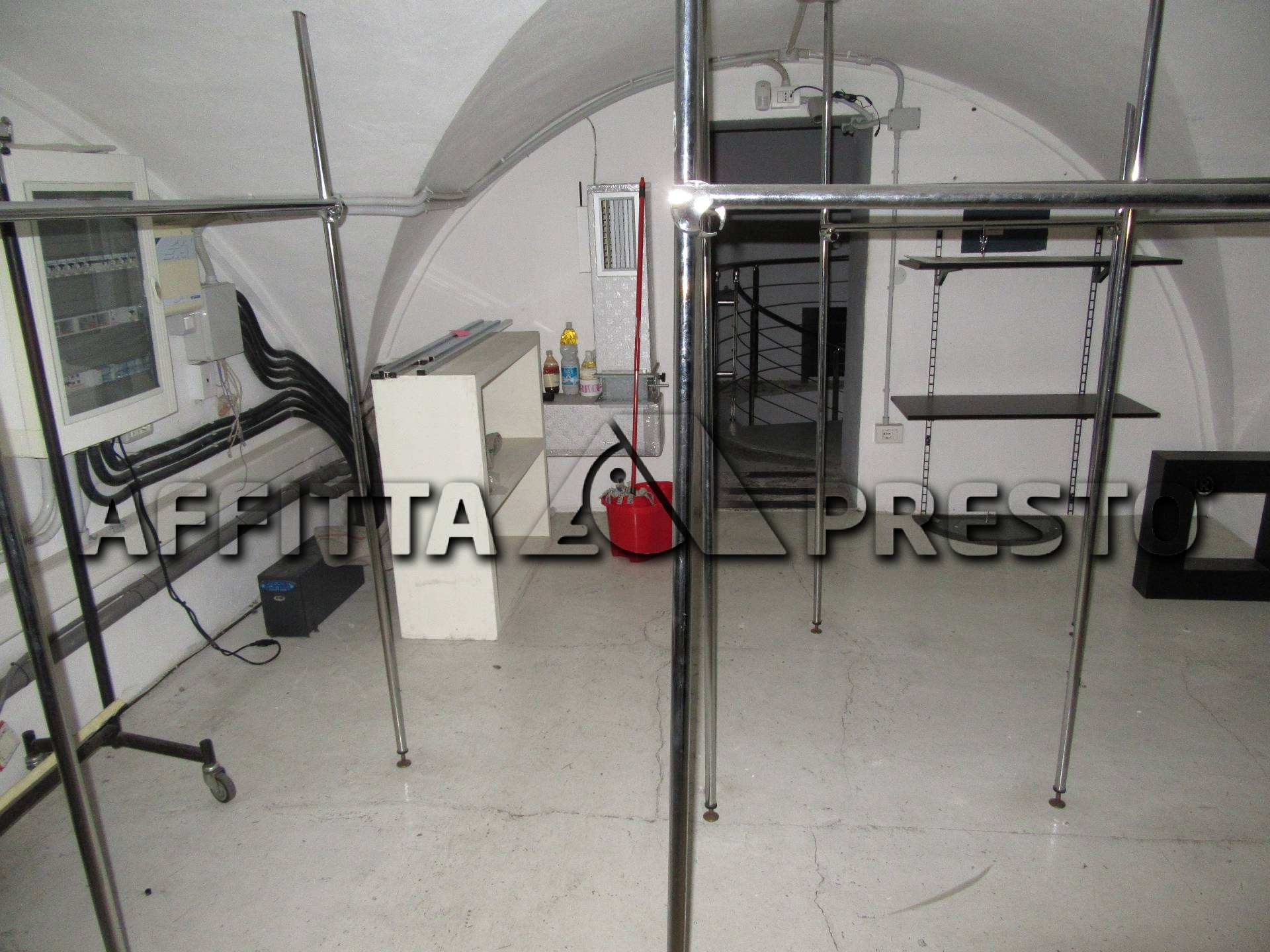 Negozio in affitto a Forl