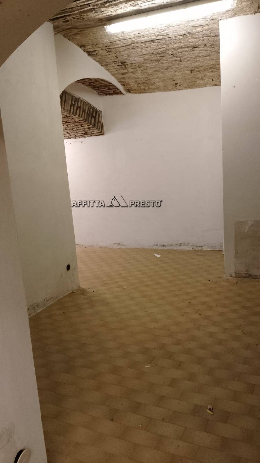 Negozio in affitto a Forl