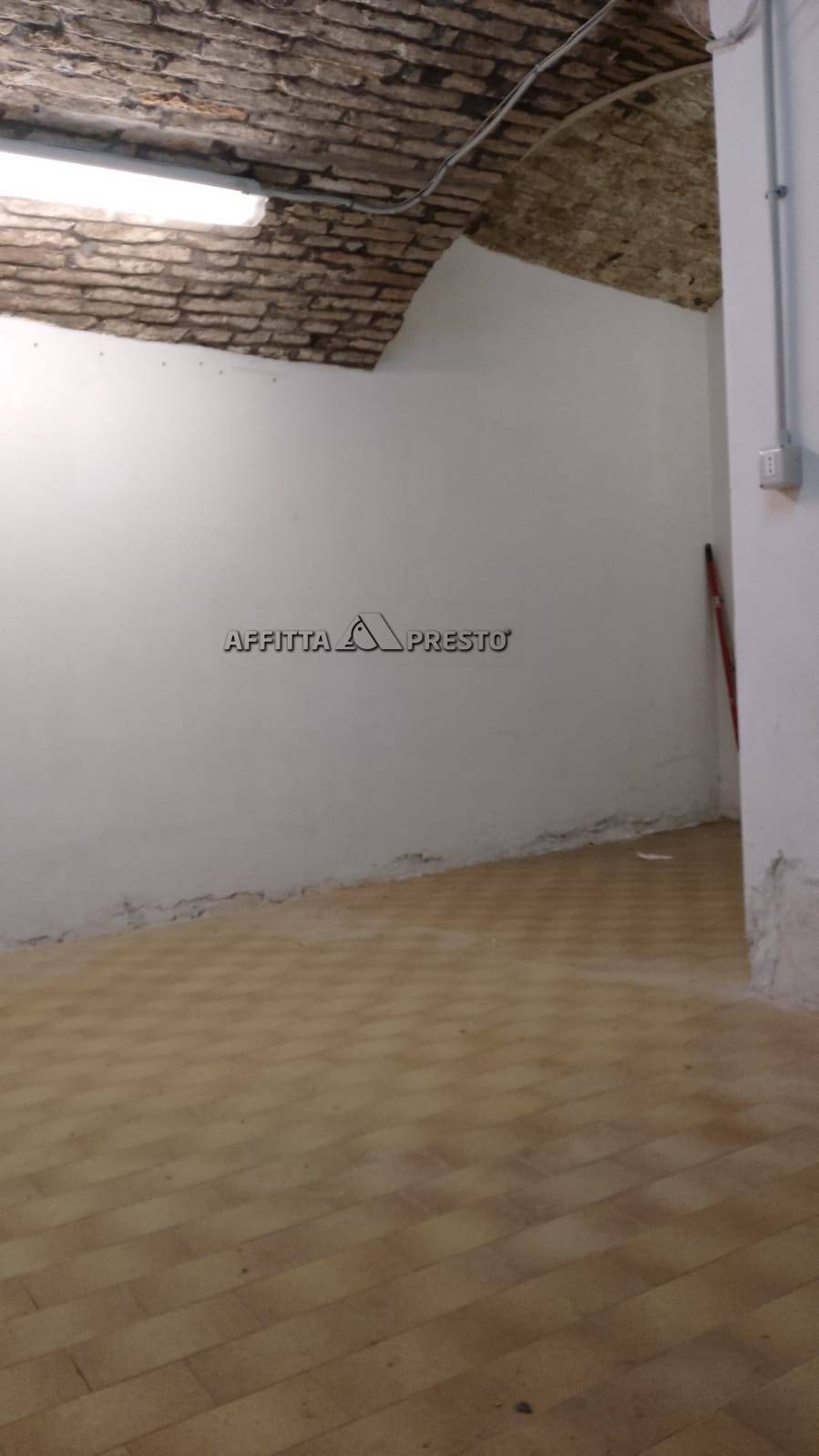 Negozio in affitto a Forl