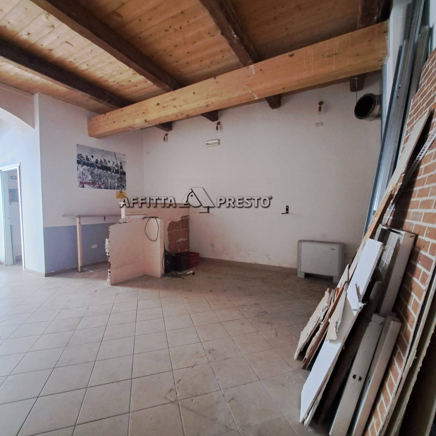 Fondo Commerciale in affitto a Meldola, Meldola